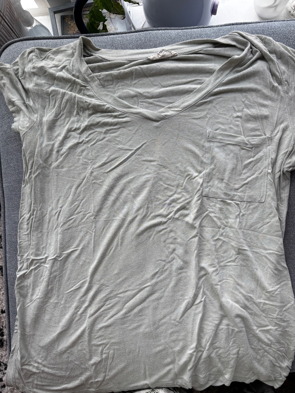 Women’s Lightweight V-Neck Pocket Tee - Sage Green